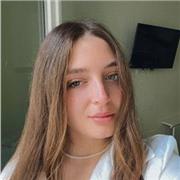 Studentessa universitaria di lingue, diplomata al liceo linguistico con votazione 100/100